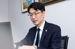 代表弁護士が最初から最後まで直接サポート